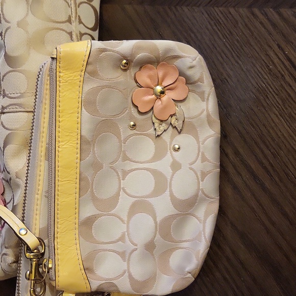 Coach Purse W/wallet & Change Wallet - Picture 10 of 13